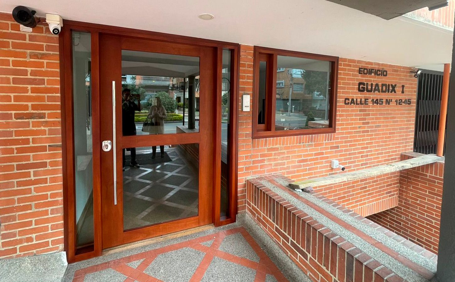 Puertas-de-seguridad-para-edificios-y-conjuntos-residenciales-3